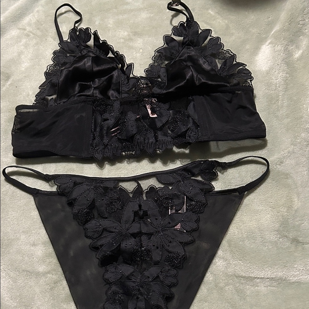 Victoria's Secret Black Floral Lace Bra Set